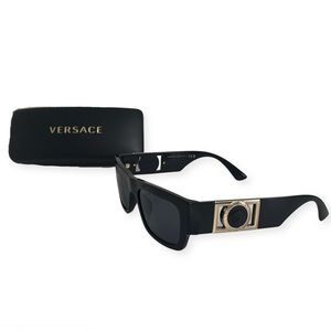 Bad girl Versace sunglasses